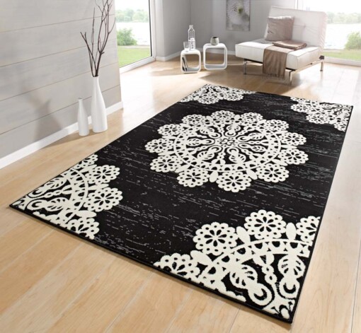 Modern vloerkleed Lace - zwart/crème - sfeer