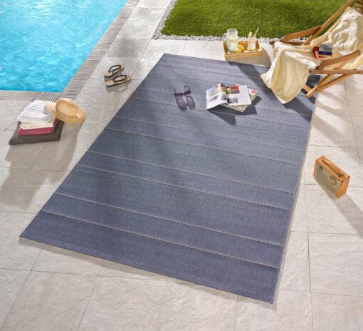 Binnen & Buiten vloerkleed Sunshine - blauw - sfeer