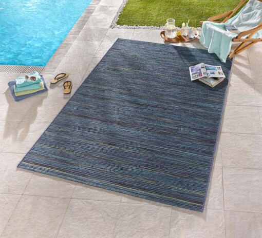 Binnen & buiten vloerkleed Lotus - blauw - sfeer