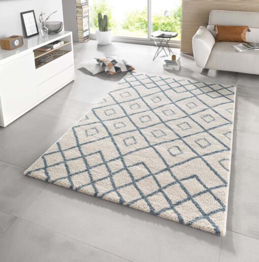 Hoogpolig modern vloerkleed Maison - blauw/crème - sfeer