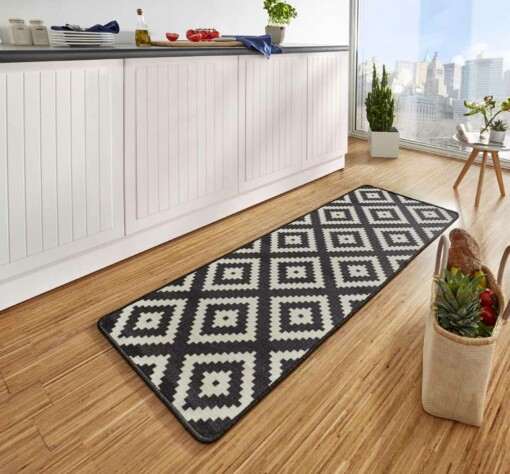 Moderne keukenloper ruiten Diamond - zwart/crème - sfeer