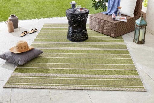 Binnen & buiten vloerkleed Strap - groen - sfeer