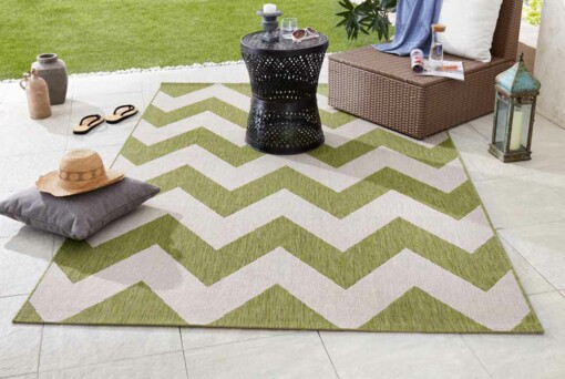 Binnen & buiten vloerkleed zigzag Unique - groen - sfeer