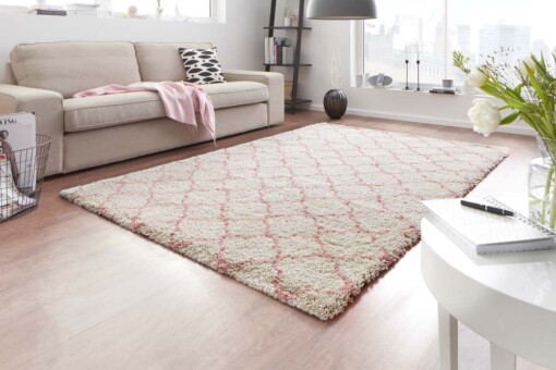 Hoogpolig vloerkleed Luna - crème/roze - sfeer