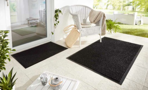 Modern effen deurmat Garden Brush - zwart - sfeer