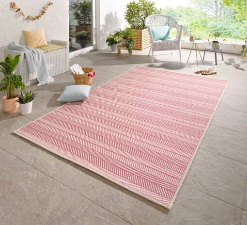 Binnen & buiten vloerkleed Caribbean - roze - sfeer