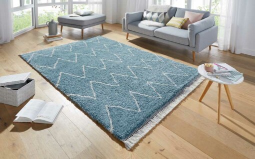 Hoogpolig vloerkleed Ruby - blauw/crème - sfeer