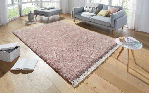 Hoogpolig vloerkleed Ruby - roze/crème - sfeer