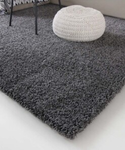 Hoogpolig vloerkleed shaggy Trend effen - grijs - close up hoek