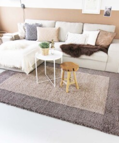 Hoogpolig vloerkleed shaggy Trend lijstmotief - taupe - sfeer