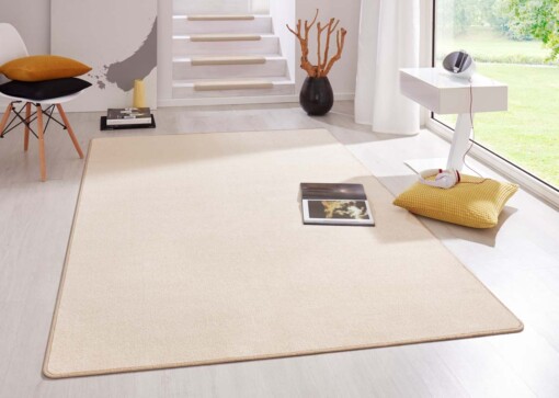 Modern effen vloerkleed Fancy - beige - sfeer