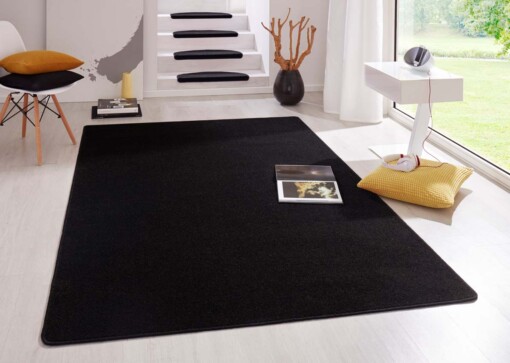 Modern effen vloerkleed Fancy - zwart - sfeer