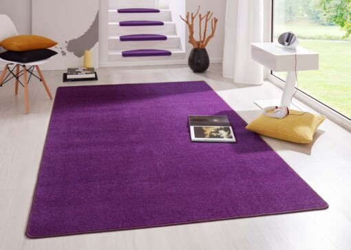 Modern effen vloerkleed Fancy - paars - sfeer