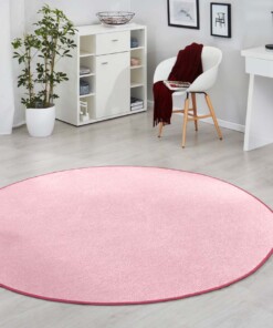 Modern effen vloerkleed rond Fancy - lichtroze - sfeer