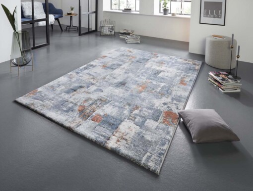 Design vloerkleed Miramas Elle Decoration - blauw/terracotta - sfeer