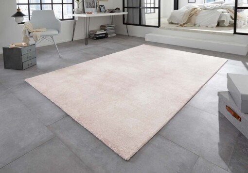 Design vloerkleed Matoury Elle Decoration - crème/roze - sfeer