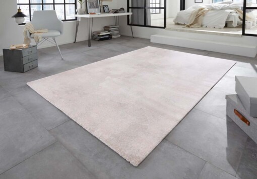 Design vloerkleed Matoury Elle Decoration - taupe/crème - sfeer
