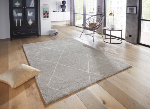 Scandinavisch vloerkleed Massy Elle Decoration - grijs/crème - sfeer