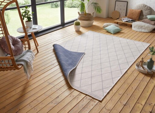Design binnen & buiten vloerkleed ruiten Daisy - blauw/crème - sfeer