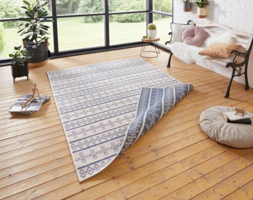 Binnen & buiten vloerkleed Madeira - blauw/creme - sfeer