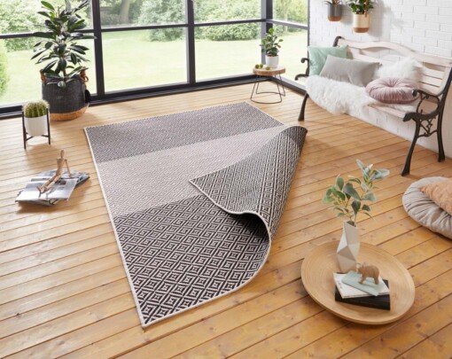 Binnen & buiten vloerkleed Borneo - zwart/creme - sfeer