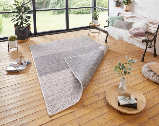 Binnen & buiten vloerkleed Borneo - taupe - sfeer