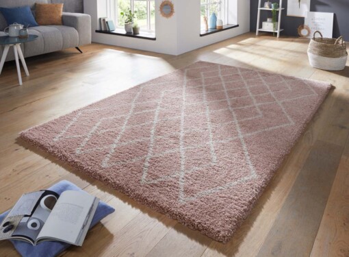 Hoogpolig vloerkleed geruit Touch - roze/crème - sfeer
