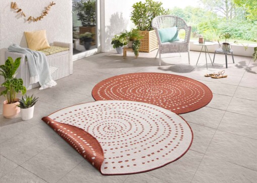 Binnen & buiten vloerkleed rond Bali - terracotta/crème - sfeer