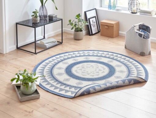 Rond binnen & buiten vloerkleed Jamaica - blauw/crème - sfeer