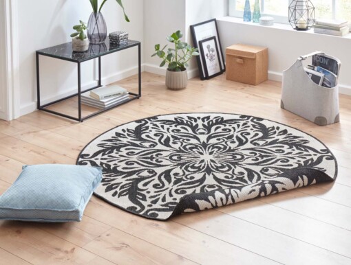 Rond binnen & buiten vloerkleed Madrid - zwart/crème - sfeer