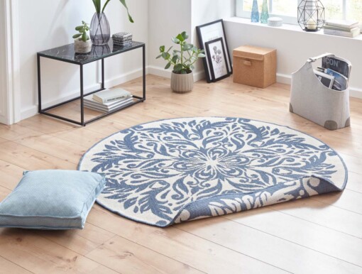Rond binnen & buiten vloerkleed Madrid - blauw/crème - sfeer