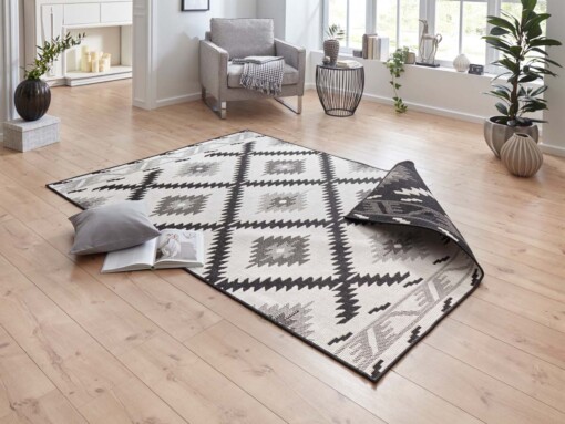 Binnen & buiten vloerkleed ruiten Malibu - zwart/crème - sfeer