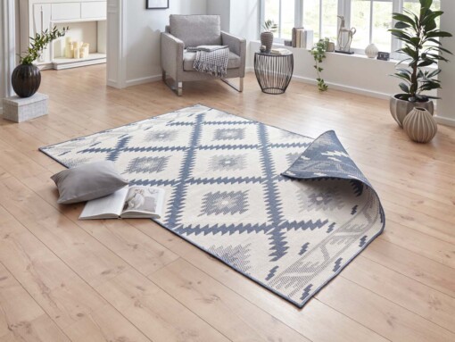 Binnen & buiten vloerkleed ruiten Malibu - blauw/crème - sfeer