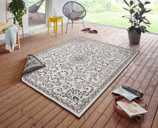 Binnen & Buiten vloerkleed Leyte - zwart/crème - sfeer