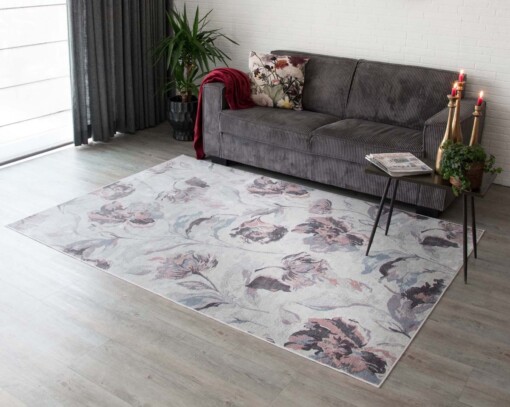 Rozenkelim vloerkleed Joy de Vivre - Feather Rose No.6 - sfeer