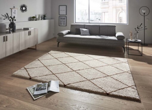 Hoogpolig vloerkleed geruit Feel - crème/koperbruin - sfeer