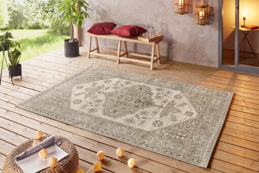 Binnen & buiten vloerkleed vintage Navarino - taupe/crème - sfeer