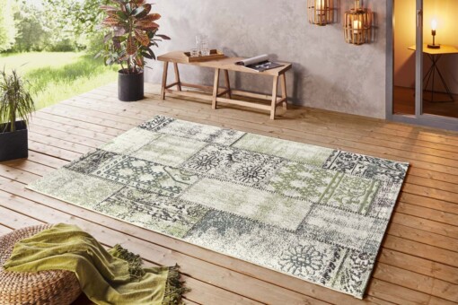 Binnen & buiten vloerkleed patchwork Symi - groen/crème - sfeer