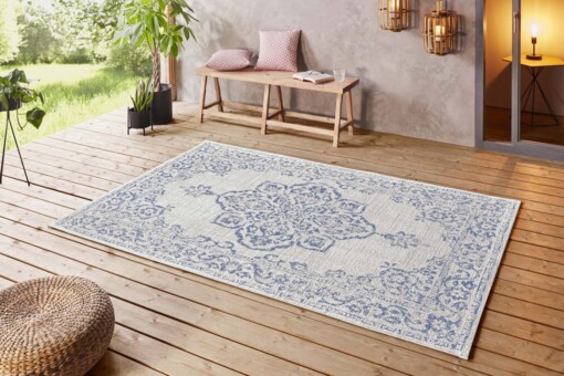 Binnen & buiten vloerkleed vintage Tilos - crème/blauw - sfeer