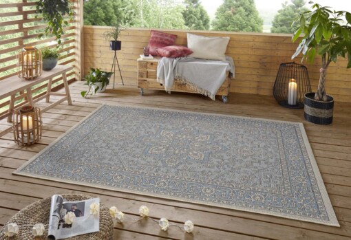 Binnen & buiten vloerkleed vintage Anjara - azuur/taupe - sfeer