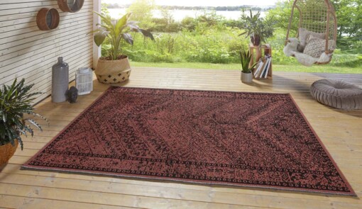 Binnen & buiten vloerkleed Mardin - rood/zwart - sfeer