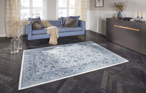 Oosters vloerkleed Maschad Elle Decoration - saffierblauw - sfeer