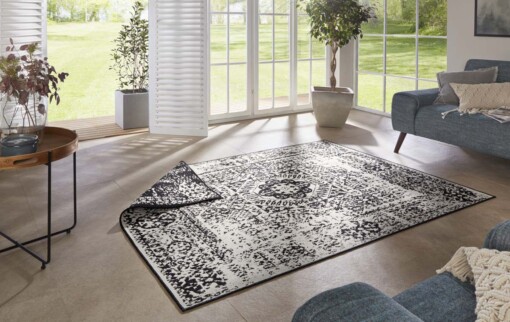 Binnen & buiten vloerkleed Danao - zwart/crème - sfeer