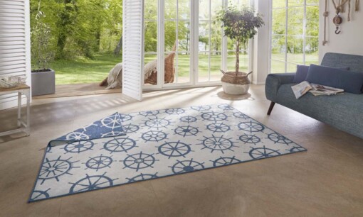 Binnen & buiten vloerkleed Basey - blauw/crème - sfeer