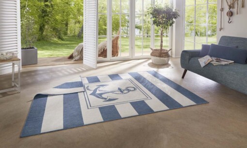 Binnen & buiten vloerkleed Gandara - blauw/crème - sfeer