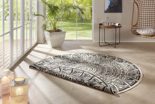 Rond binnen & buiten vloerkleed Lilja - zwart/crème - sfeer