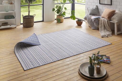 Binnen & buiten vloerkleed Pytha - blauw - sfeer