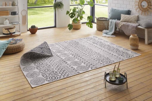 Binnen & buiten Ornament vloerkleed - zwart - sfeer
