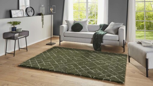 Hoogpolig vloerkleed Archer - olijfgroen/crème - sfeer