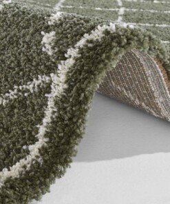 Hoogpolig vloerkleed ruiten Loft - olijfgroen/crème - close up, thumbnail Hoogpolig vloerkleed ruiten Loft - olijfgroen/crème - close up, thumbnail